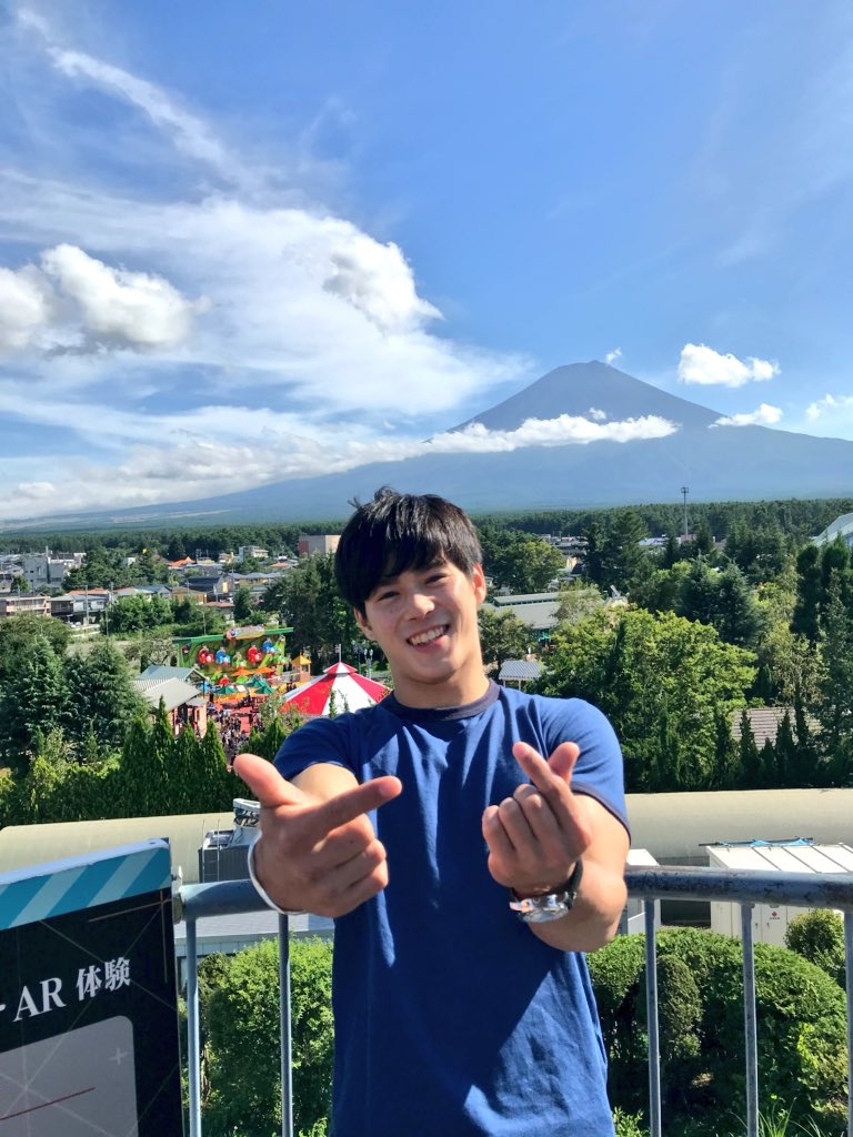 chang trai noi tieng nho hinh anh khoe 6 mui anh 8