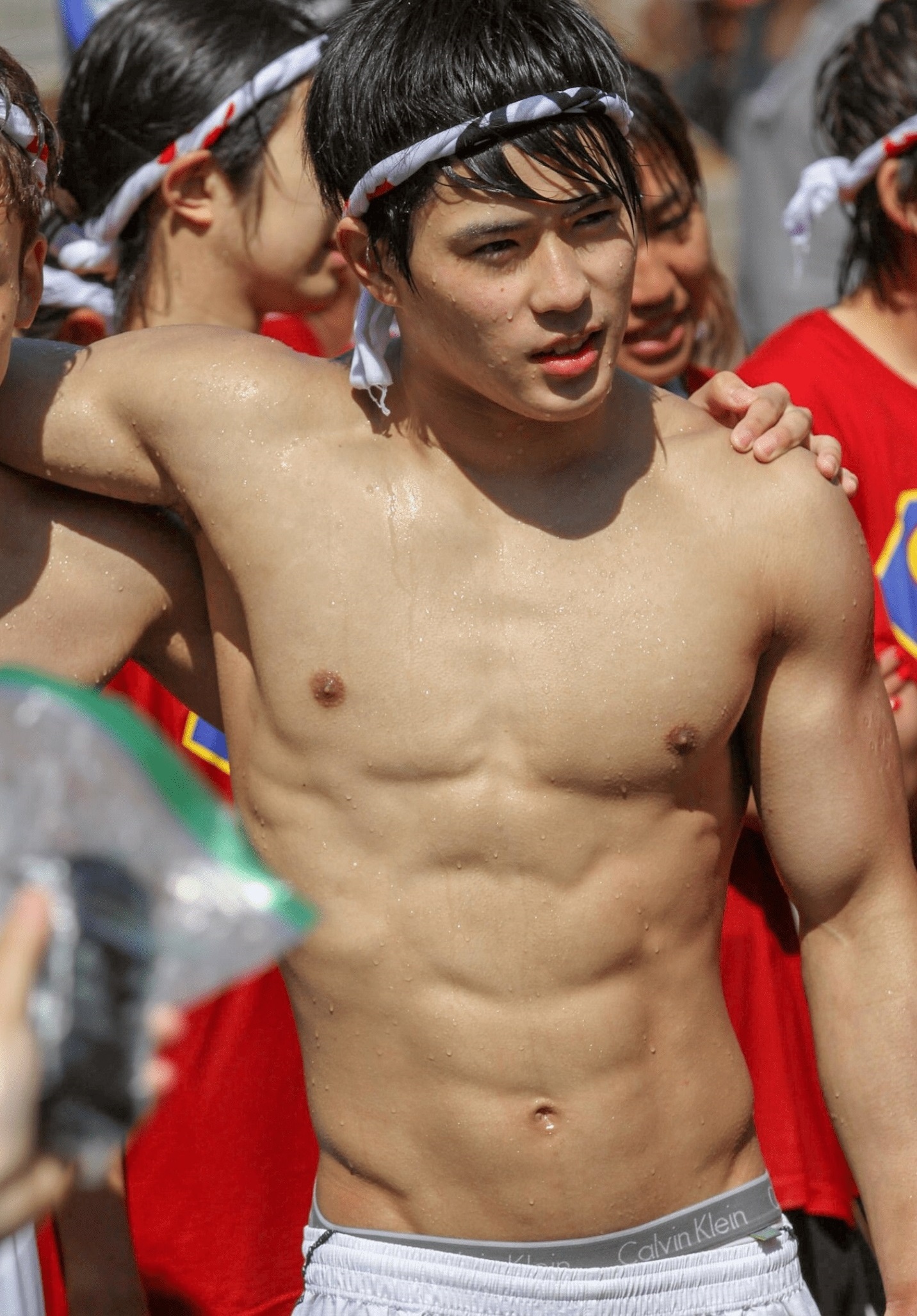 chang trai noi tieng nho hinh anh khoe 6 mui anh 1