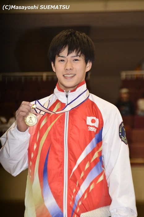 chang trai noi tieng nho hinh anh khoe 6 mui anh 13