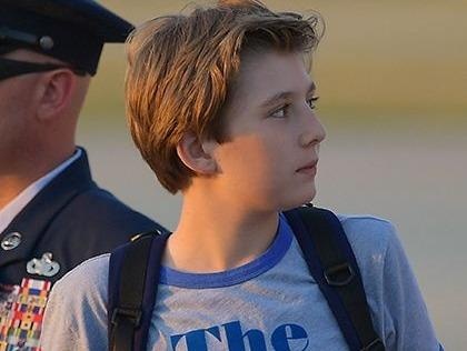 Loat khoanh khac dang yeu cua Barron Trump hinh anh