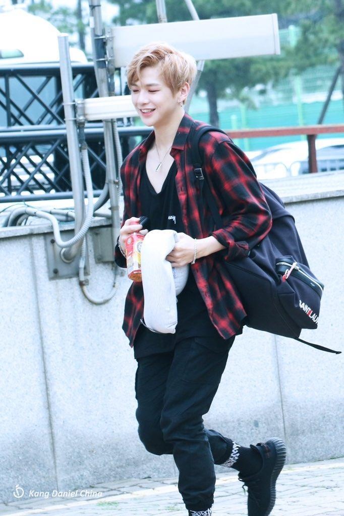 thời trang hè của Kang Daniel ảnh 1 thoi trang he cua Kang Daniel anh 1
