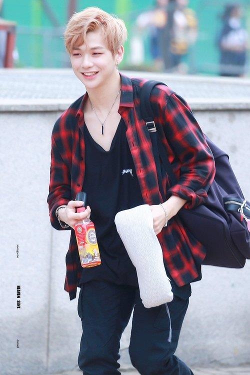 thời trang hè của Kang Daniel ảnh 2 thoi trang he cua Kang Daniel anh 2