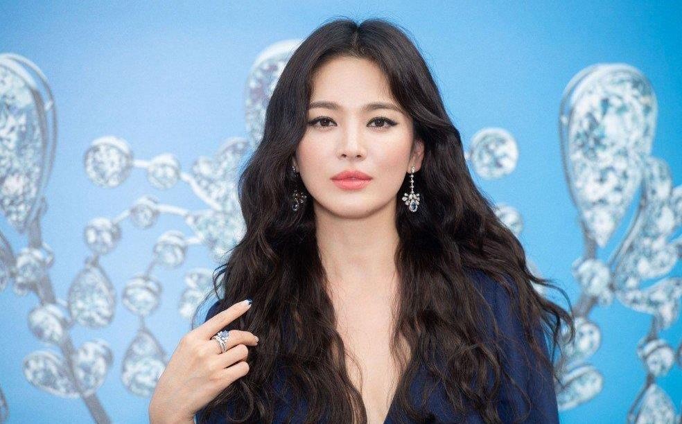 Song Hye Kyo hau ly hon chuong dien vay xe sau, trang diem dam hinh anh