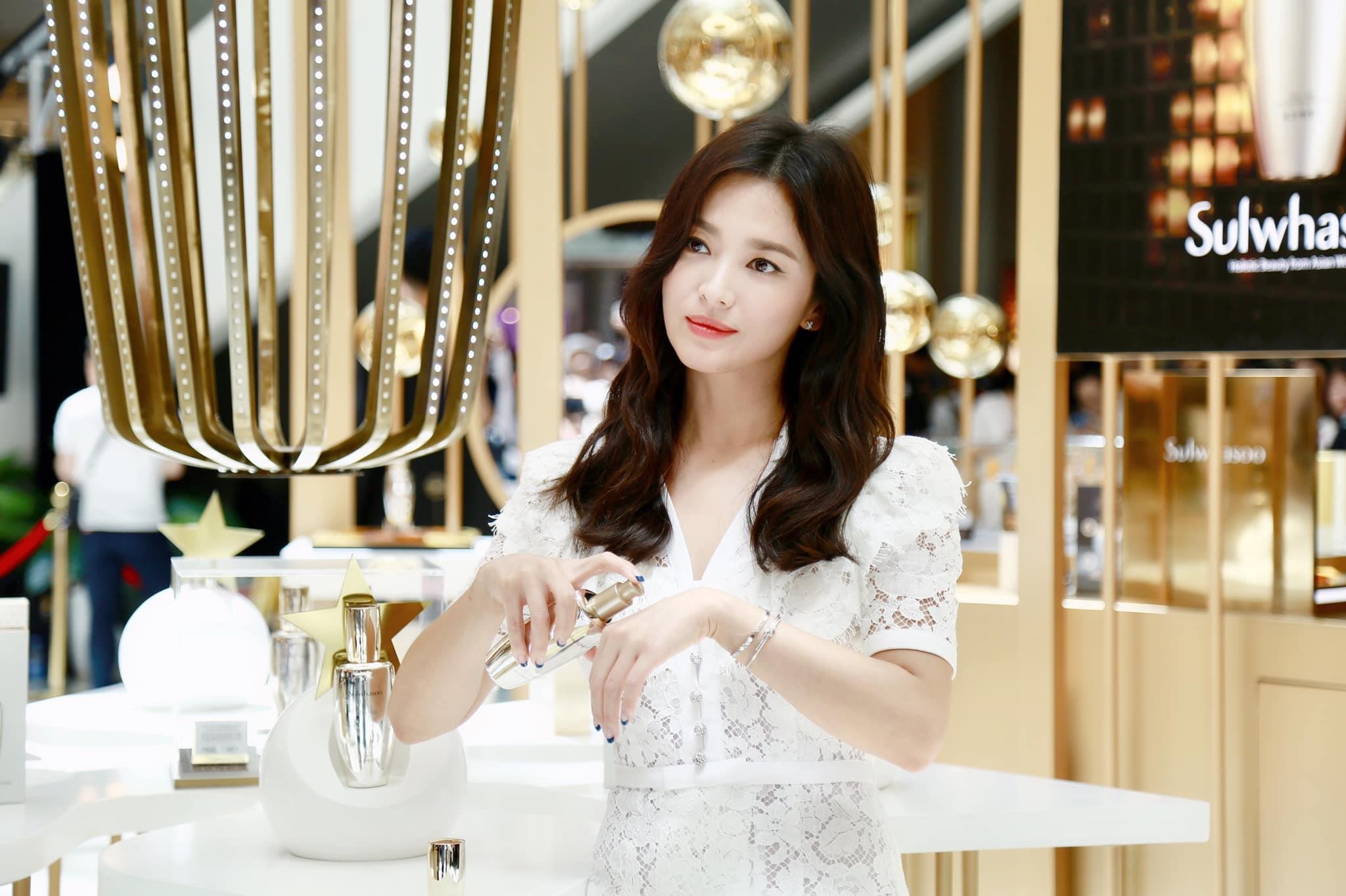 Phong cach Song Hye Kyo hau ly hon anh 2