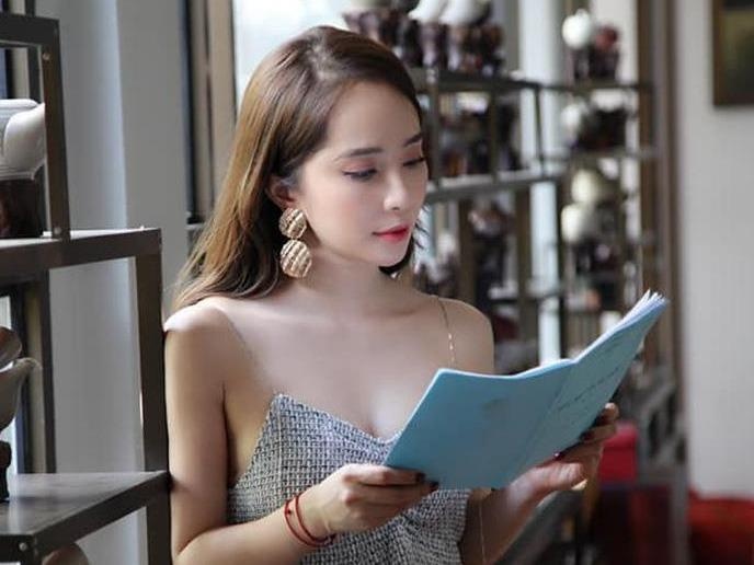 Nha 'tieu tam' luon dien vay khoe vong mot nong bong o Ve nha di con hinh anh