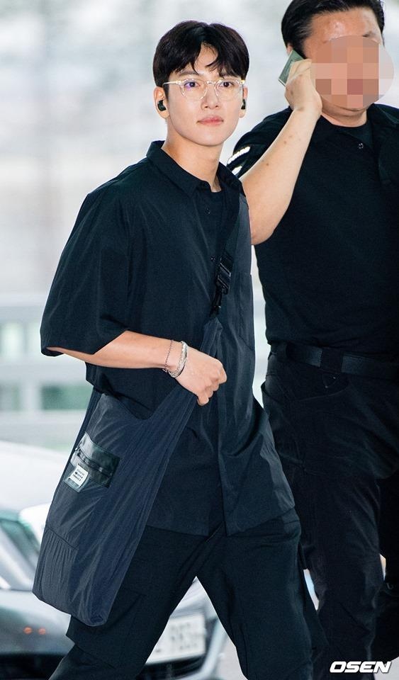 thoi trang san bay cua Ji Chang Wook anh 2