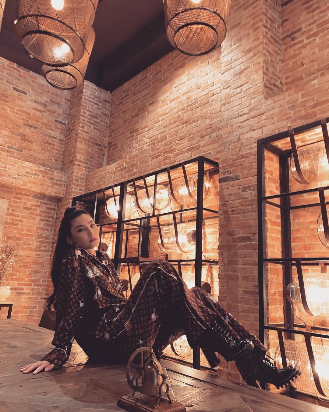 Diem My 9X dung hang hieu anh 2