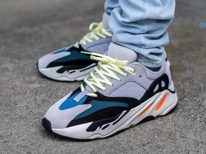 Doi Yeezy 700 'Wave Runner' co gi hot ma duoc ban lai vao thang 8? hinh anh