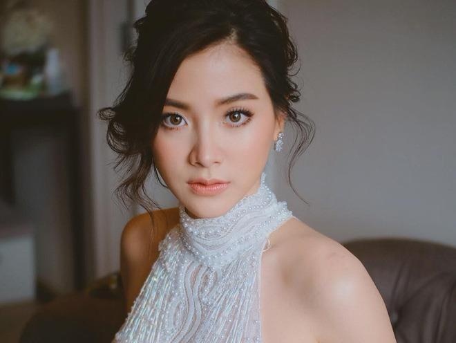 My nhan 'Chiec la cuon bay' dien do don gian van du sexy hinh anh