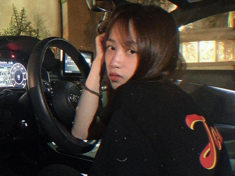 Con gai Minh Nhua khoe hinh anh 'chat ngau' ben sieu xe hinh anh