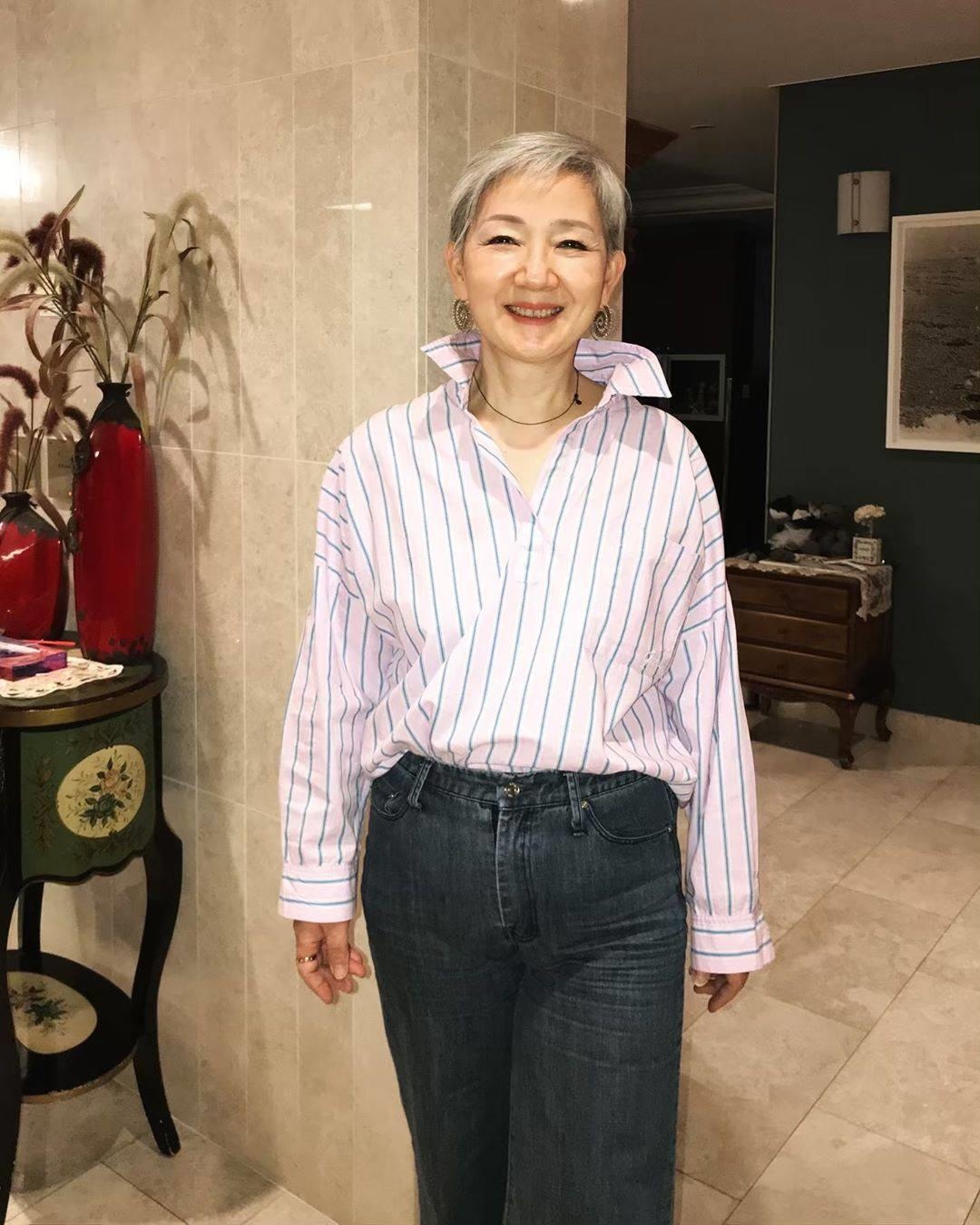 Ba lao 70 tuoi co phong cach an mac tre trung,  sanh dieu anh 9