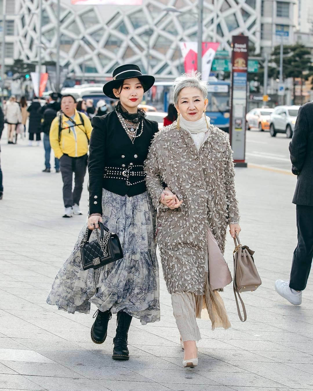 Ba lao 70 tuoi co phong cach an mac tre trung,  sanh dieu anh 6