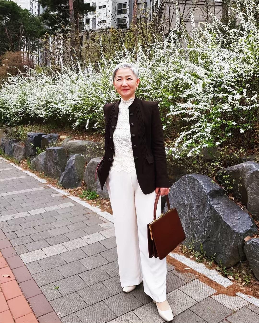 Ba lao 70 tuoi co phong cach an mac tre trung,  sanh dieu anh 10