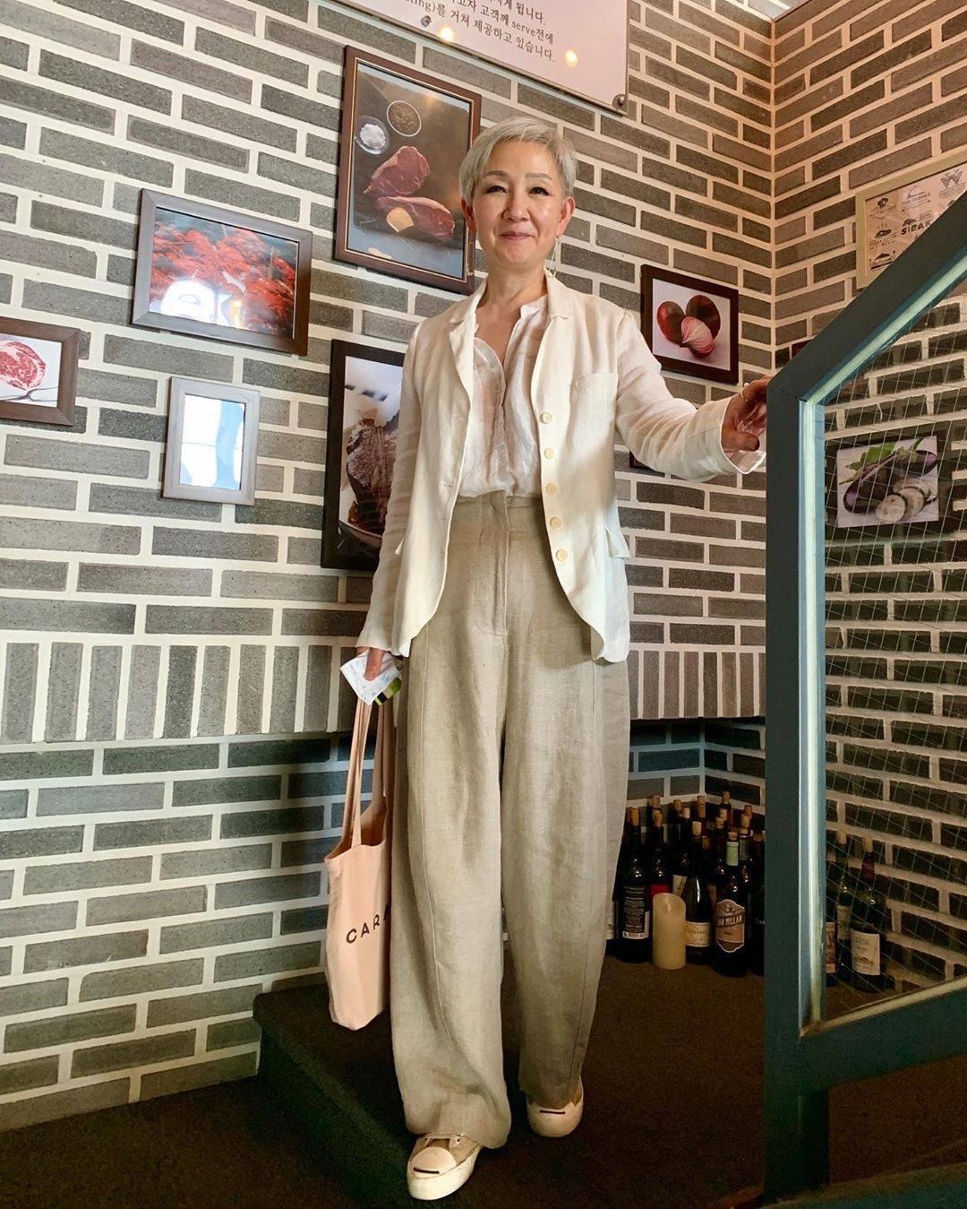 Ba lao 70 tuoi co phong cach an mac tre trung,  sanh dieu anh 7