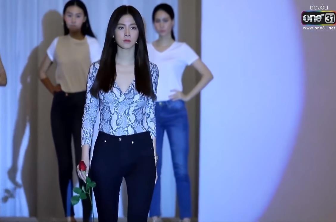 Thoi trang nu chinh phim Chiec la cuon bay anh 2