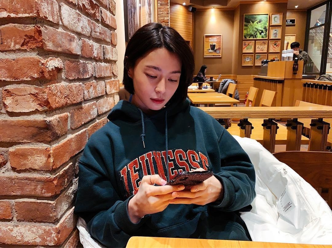 Lee Jong Suk hen ho anh 4