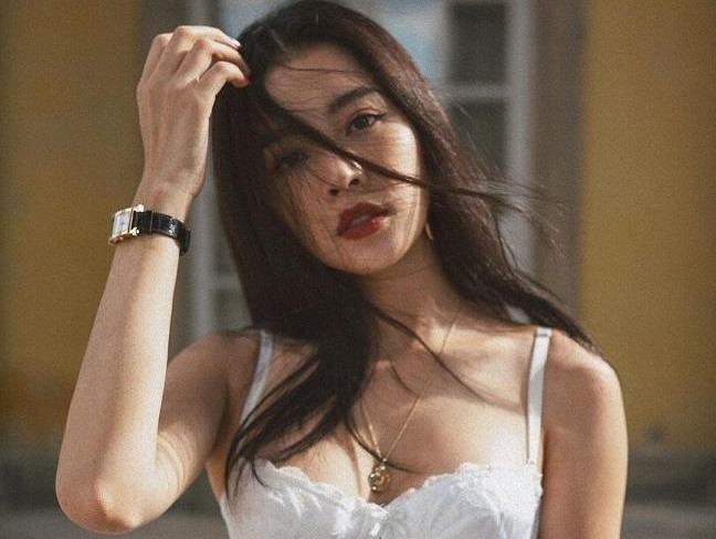 Chi Pu nong bong voi ao cup nguc, Si Thanh xach tui gan 90 trieu dong hinh anh