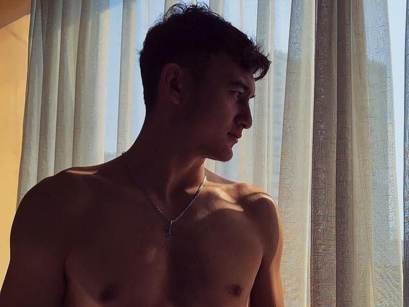 Thu mon Dang Van Lam khoe dang chuan o be boi hinh anh