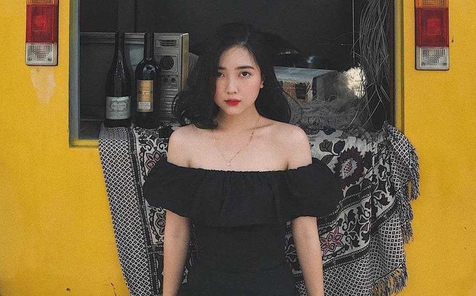 Ban gai Duc Chinh hay mac do doi voi nguoi yeu, thich ao ho vai sexy hinh anh