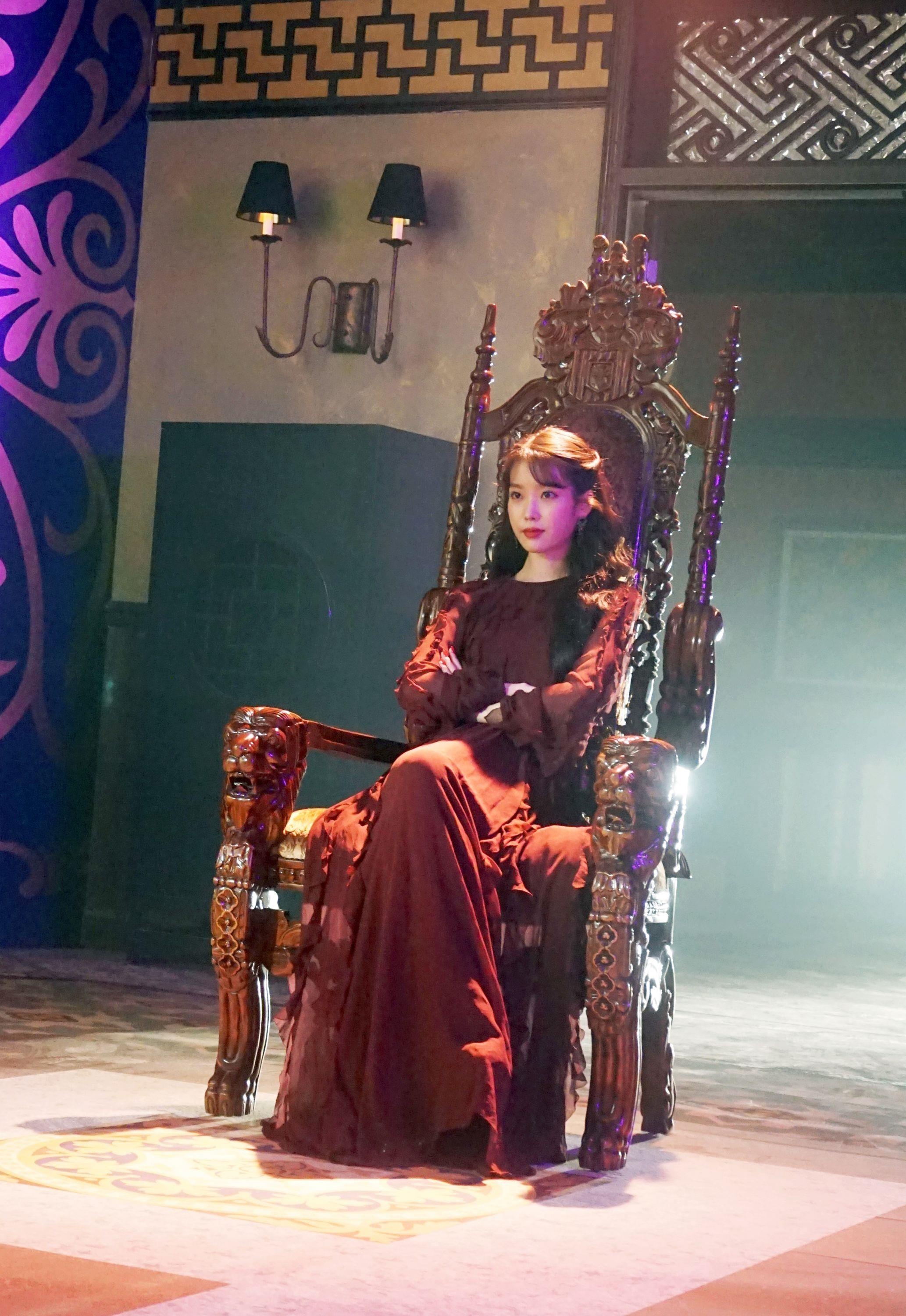 thời trang của IU trong Hotel Del Luna ảnh 6 thoi trang cua IU trong Hotel Del Luna anh 6