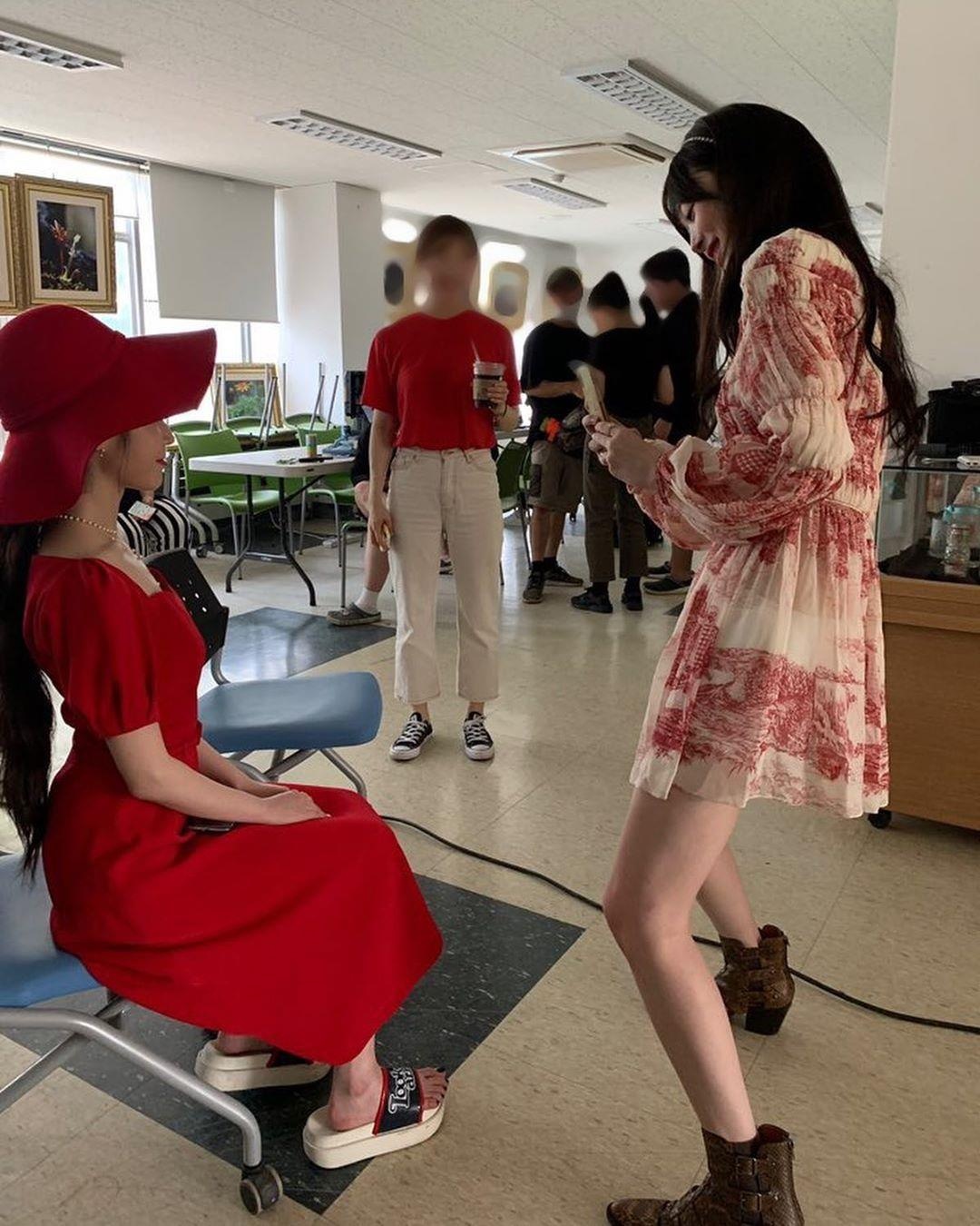 Sulli IU diện hàng hiệu ảnh 3 Sulli IU dien hang hieu anh 3