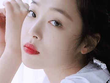 Sulli gay an tuong voi phong cach dep la trong MV 'Goblin' hinh anh