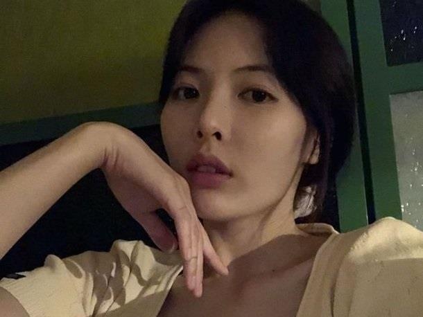 Khoe anh mat moc xinh dep, HyunA van khong xoa duoc tin don bom moi hinh anh