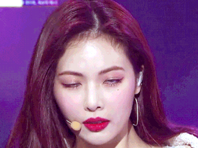 HyunA dang clip khoe da mat min mang cung moi chum chim hinh anh