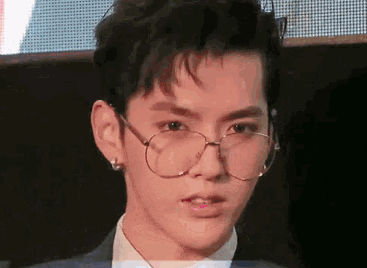 Hinh anh chat ngau cua Ngo Diec Pham trong MV 'November Rain' hinh anh