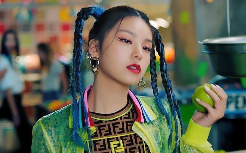 My nhan Han 19 tuoi mac toan hang hieu, noi tieng hon ca Jennie hinh anh