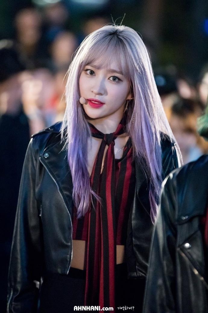 Taeyeon nhuộm tóc vàng ảnh 2 Taeyeon nhuom toc vang anh 2