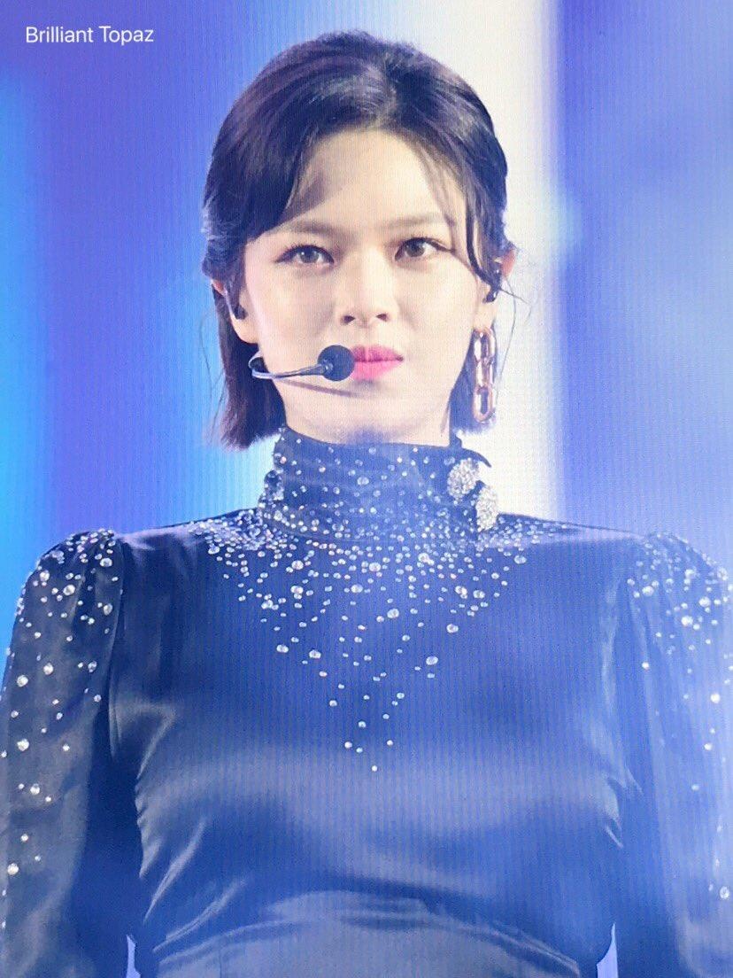 Nhom nu mac hang hieu dat tien anh 9