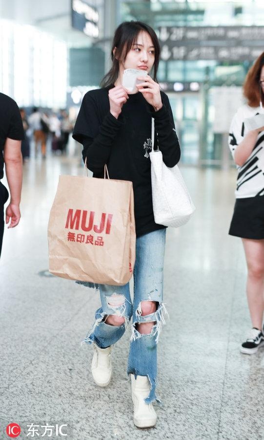 thoi trang san bay tham hoa cua sao Hoa ngu anh 18