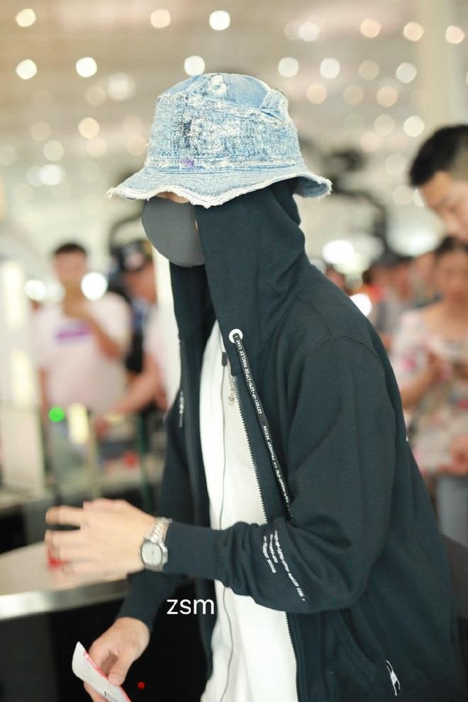 thời trang Vương Nhất Bác ảnh 5 thoi trang Vuong Nhat Bac anh 5