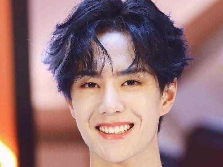 Vuong Nhat Bac noi bat tren san khau voi buoc nhay uyen chuyen hinh anh