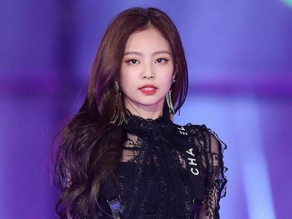 Jennie dang noi tieng nhat Han Quoc, tung dien set do toi 40.000 USD hinh anh