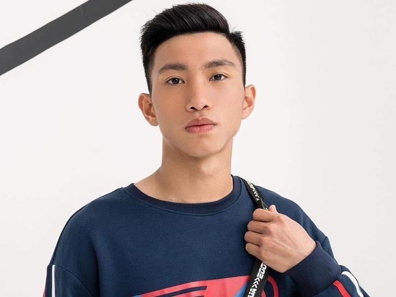 Doan Van Hau chuong di giay the thao, co doi gia 22 trieu dong hinh anh