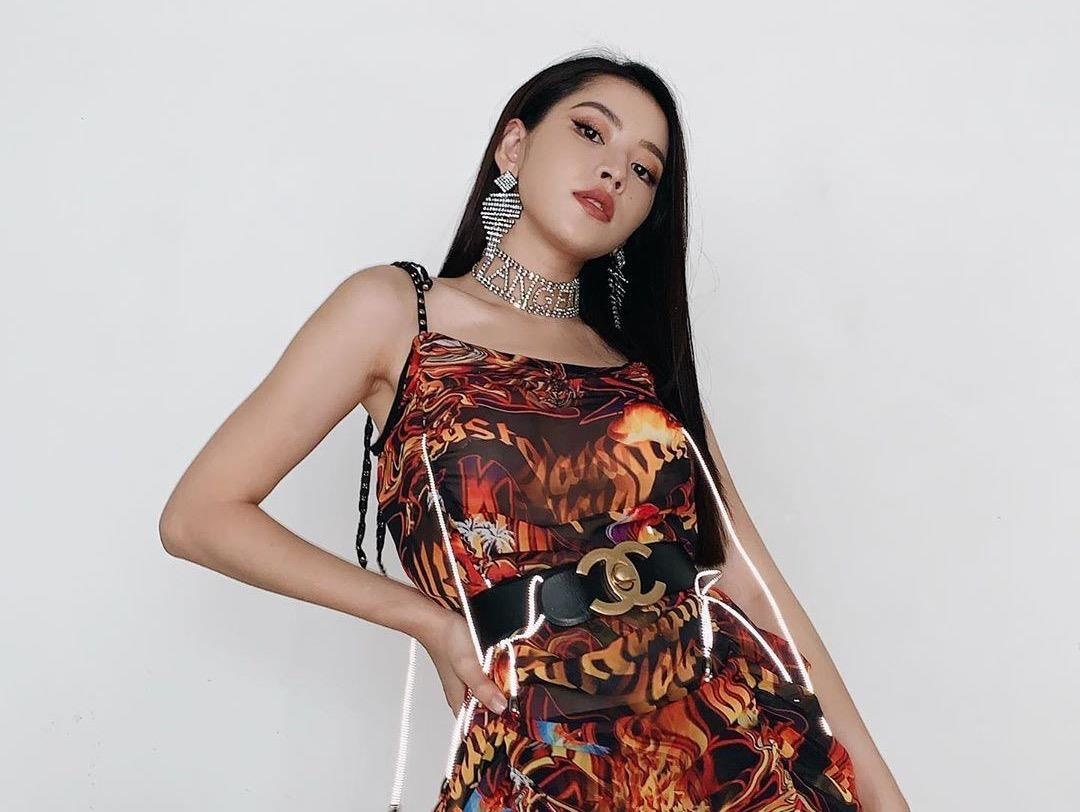 Chi Pu mac vay hang hieu bo sat, Han Hang dien do ngan khoe body sexy hinh anh