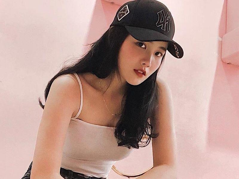 Ban gai Doan Van Hau chuong ao hai day tre nai khoe vai goi cam hinh anh