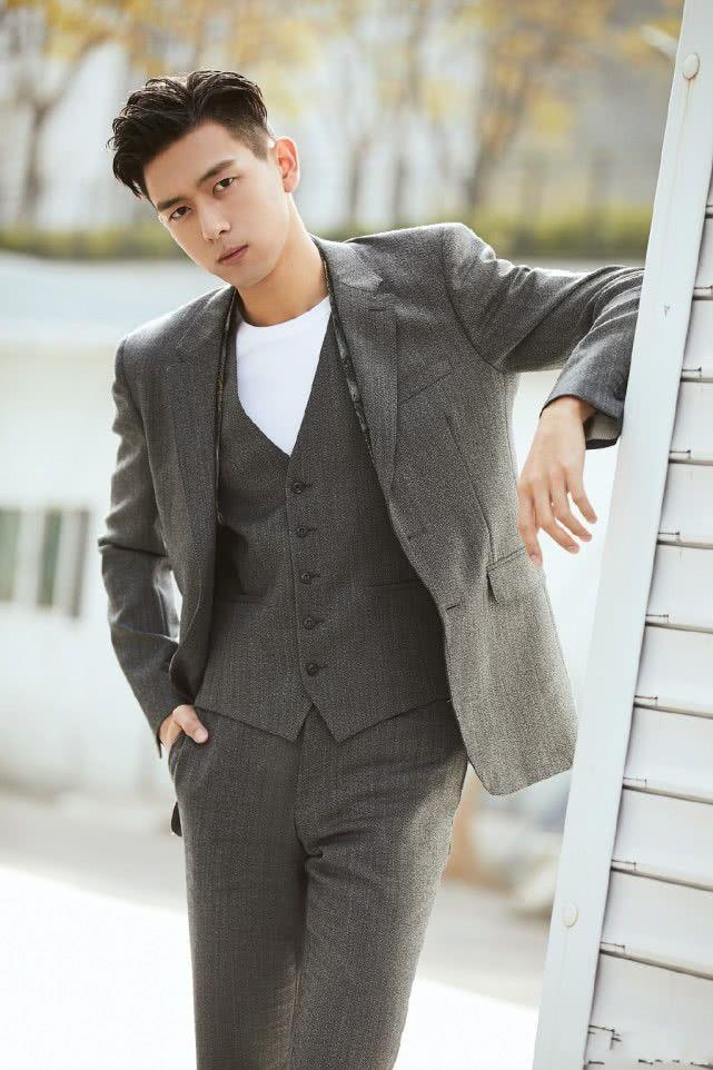 sao nam mac vest dep anh 3