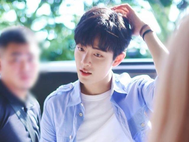 Tieu Chien mac gi cung dep nho ngoai hinh chuan nhu nguoi mau hinh anh