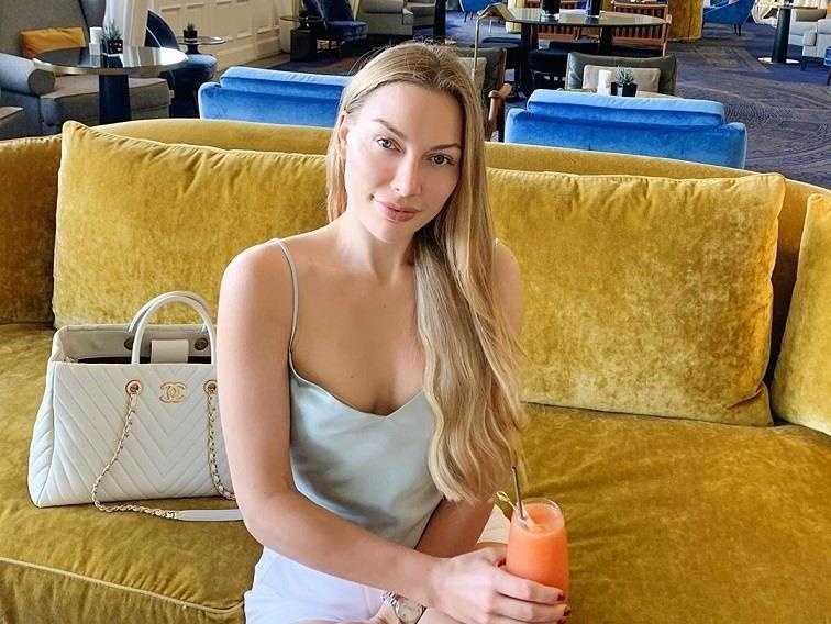 Co gai bi 'nem da' vi day chi em cach an mac de tan duoc dai gia hinh anh