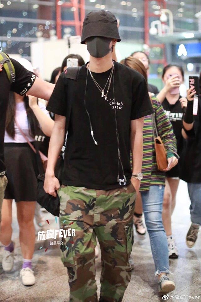 Vuong Nhat Bac bi che lun vi mac quan lung bung anh 12