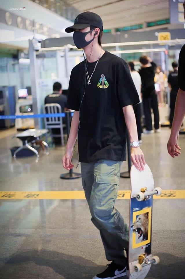 Vuong Nhat Bac bi che lun vi mac quan lung bung anh 11