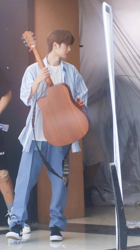 Vuong Nhat Bac bi che lun vi mac quan lung bung anh 8