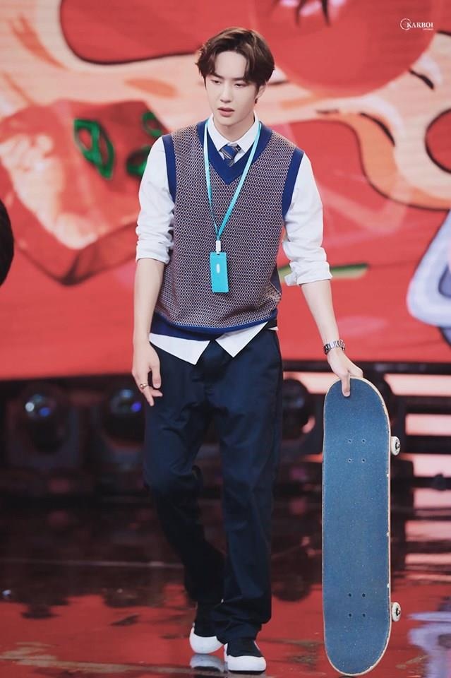 Vuong Nhat Bac bi che lun vi mac quan lung bung anh 14