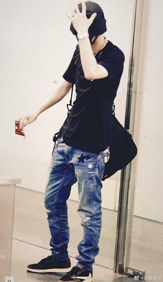 Vuong Nhat Bac bi che lun vi mac quan lung bung anh 4