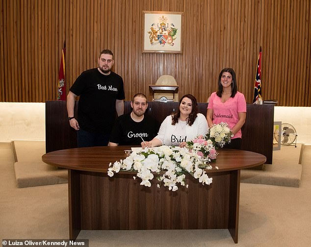 cặp vợ chồng mặc đơn giản trong ngày cưới ảnh 4 cap vo chong mac don gian trong ngay cuoi anh 4