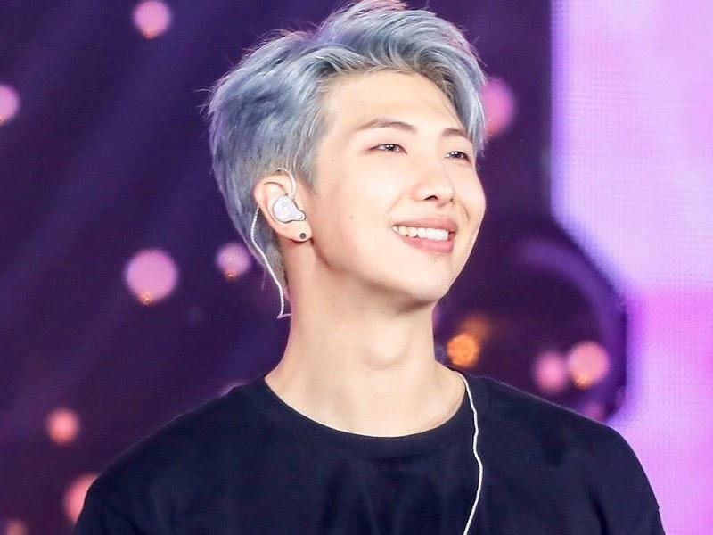 Truong nhom BTS bieu dien xuat than tren san khau hinh anh