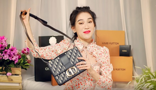 Sĩ Thanh đập hộp túi fake ảnh 1 Si Thanh dap hop tui fake anh 1